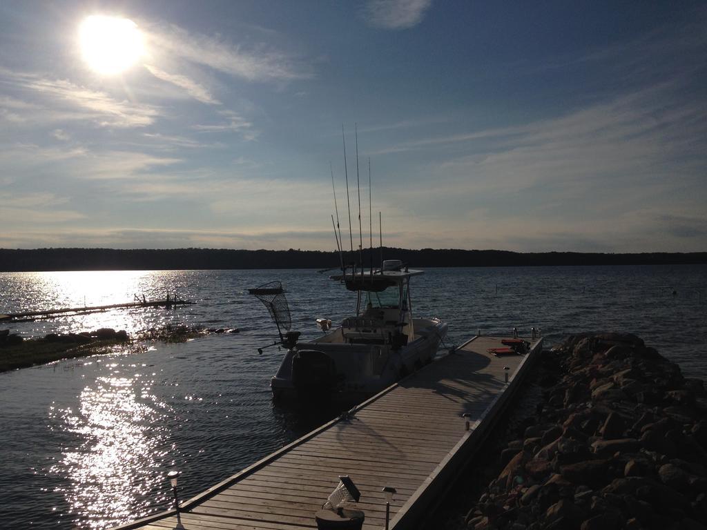 N' This On The Bay -Vacation Suite Wiarton Exterior foto