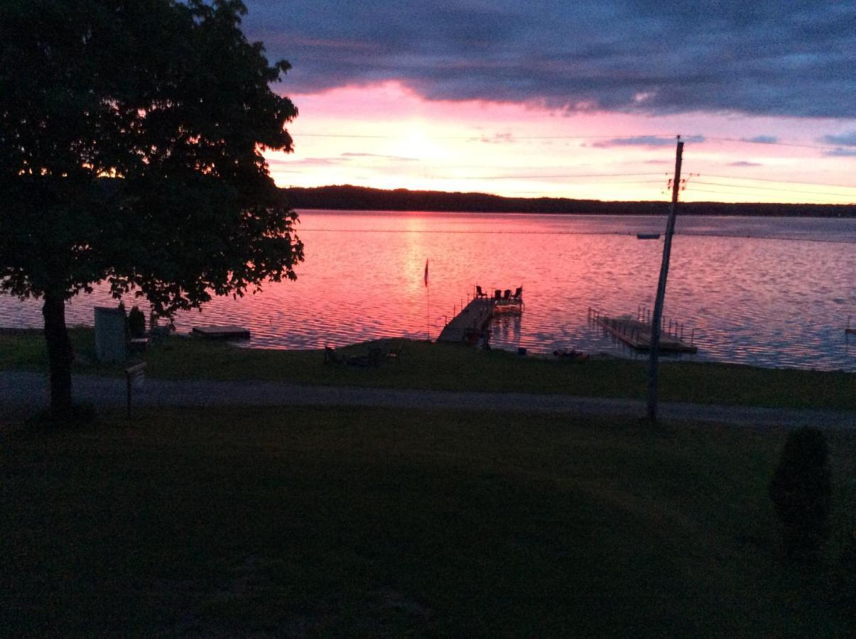 N' This On The Bay -Vacation Suite Wiarton Exterior foto